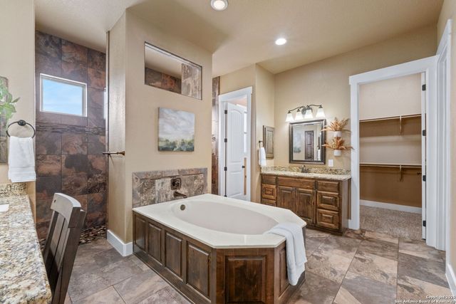 245 Triple R, La Vernia, TX 78121