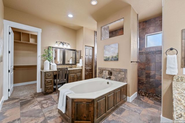 245 Triple R, La Vernia, TX 78121