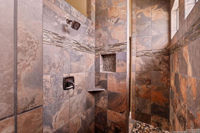 245 Triple R, La Vernia, TX 78121