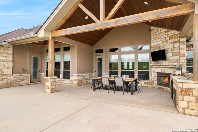 245 Triple R, La Vernia, TX 78121
