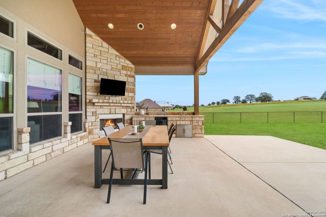 245 Triple R, La Vernia, TX 78121