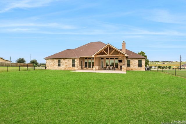 245 Triple R, La Vernia, TX 78121