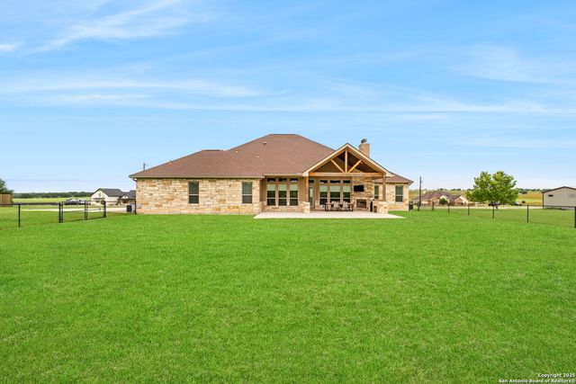 245 Triple R, La Vernia, TX 78121