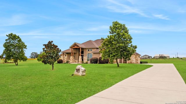 245 Triple R, La Vernia, TX 78121