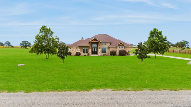 245 Triple R, La Vernia, TX 78121
