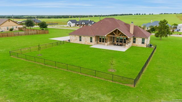 245 Triple R, La Vernia, TX 78121