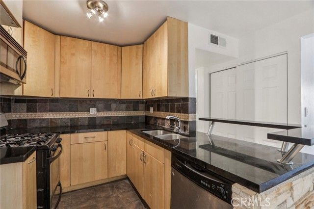 18620 Hatteras Street 247, Tarzana (los Angeles), CA 91356