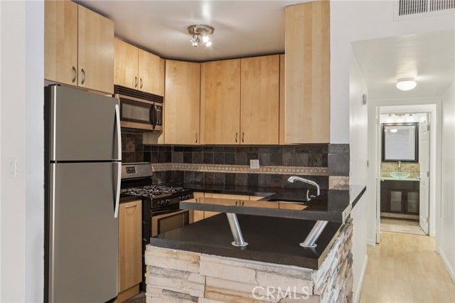 18620 Hatteras Street 247, Tarzana (los Angeles), CA 91356