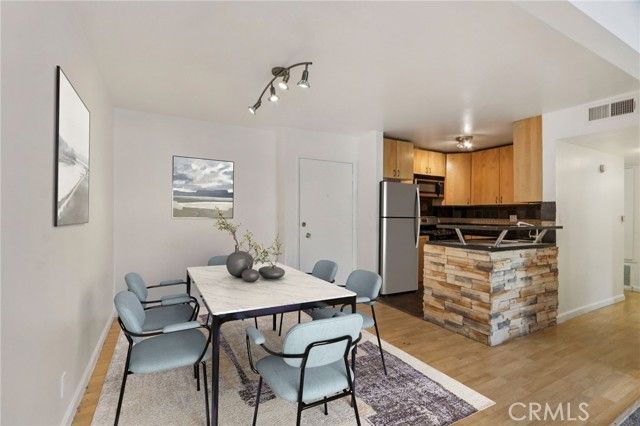 18620 Hatteras Street 247, Tarzana (los Angeles), CA 91356