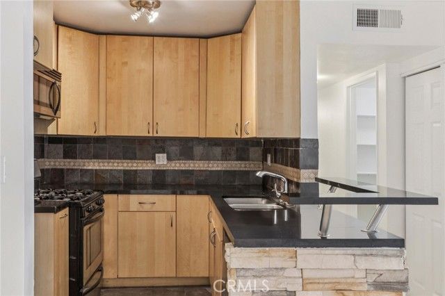 18620 Hatteras Street 247, Tarzana (los Angeles), CA 91356