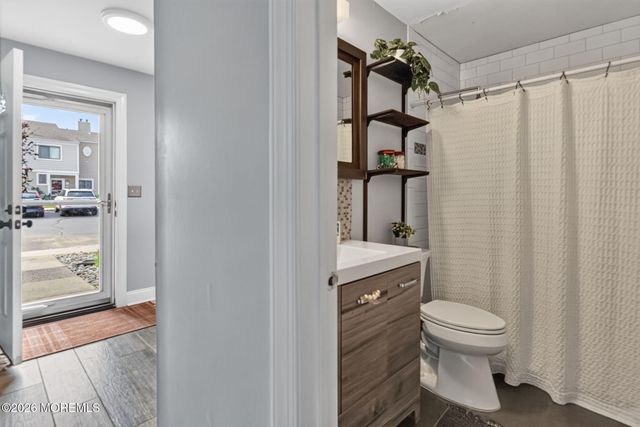 26 Elizabeth Court, Tinton Falls, NJ 07724