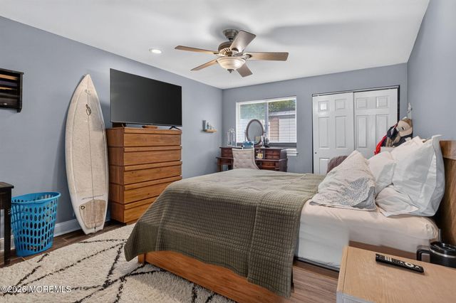 26 Elizabeth Court, Tinton Falls, NJ 07724