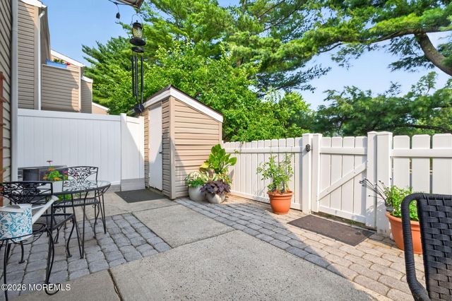 26 Elizabeth Court, Tinton Falls, NJ 07724