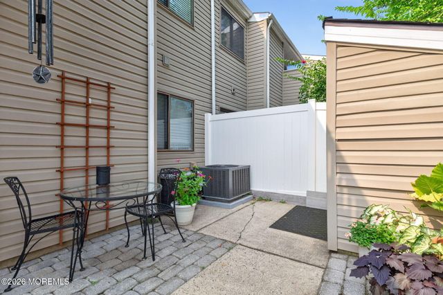 26 Elizabeth Court, Tinton Falls, NJ 07724