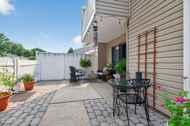 26 Elizabeth Court, Tinton Falls, NJ 07724