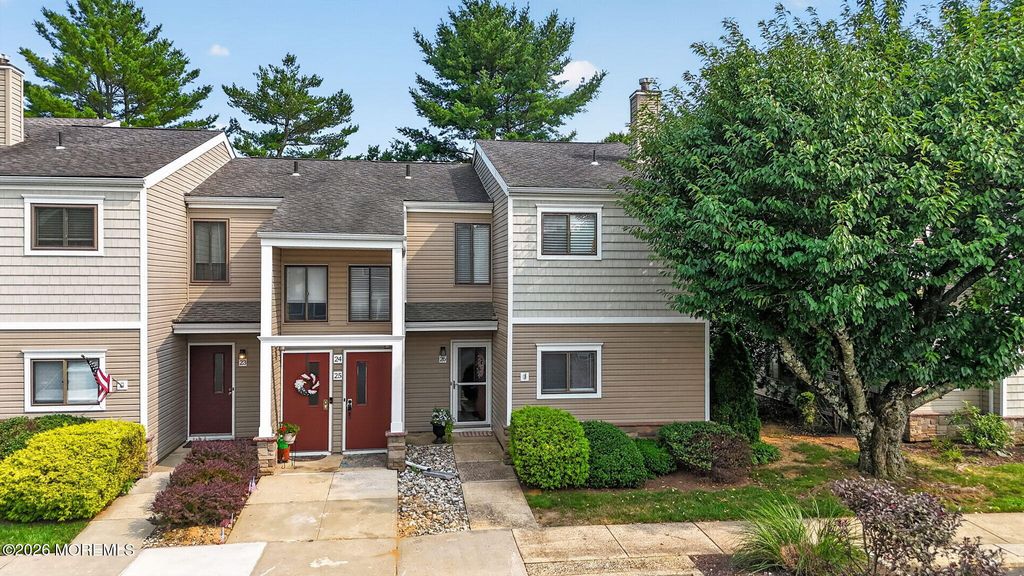 26 Elizabeth Court, Tinton Falls, NJ 07724