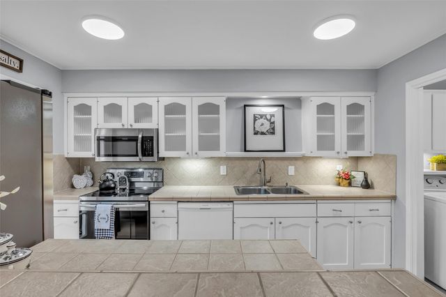 6469 Olympia Drive, Houston, TX 77057