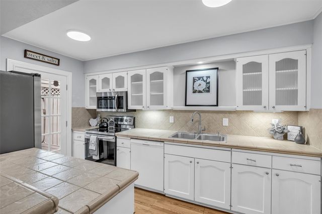 6469 Olympia Drive, Houston, TX 77057