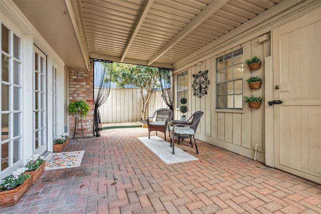 6469 Olympia Drive, Houston, TX 77057