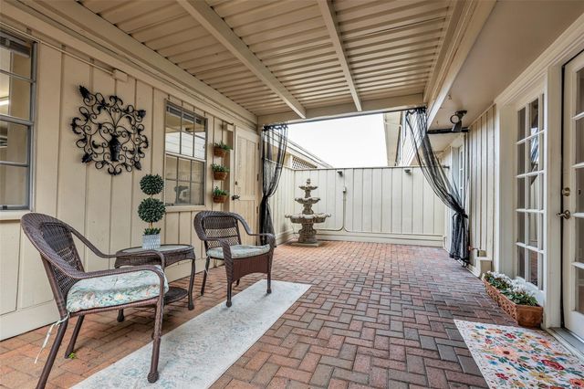 6469 Olympia Drive, Houston, TX 77057