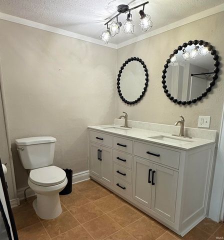 111 W 2nd Street Streets, Auburn, IN 46706