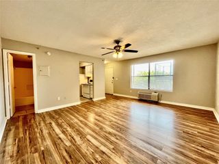 701 W Sycamore Street 206, Denton, TX 76201