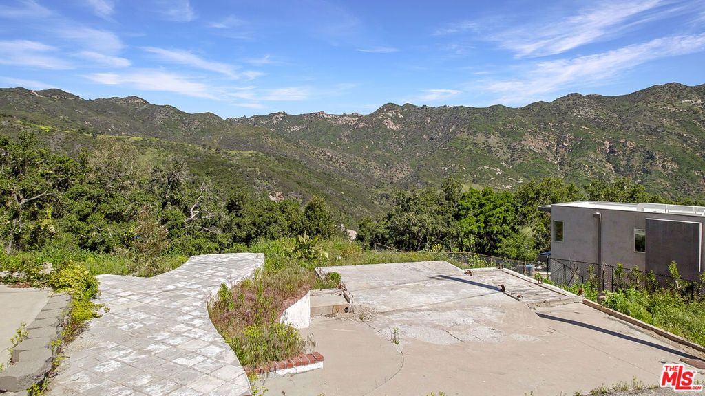 Image 3 of property listing at 26166 Fairside Road, Malibu, CA 90265