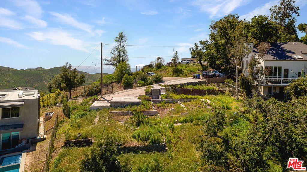 Image 4 of property listing at 26166 Fairside Road, Malibu, CA 90265