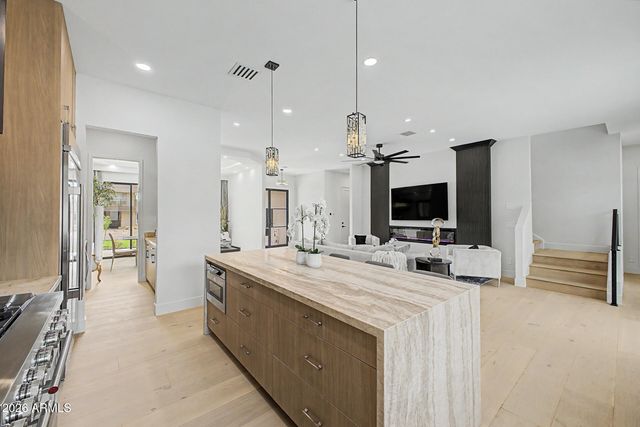 4630 E GLENROSA Avenue, Phoenix, AZ 85018