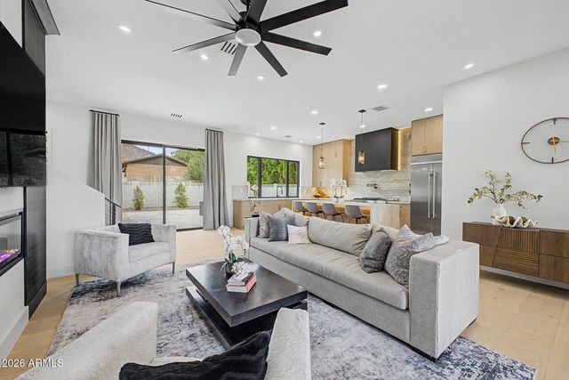 4630 E GLENROSA Avenue, Phoenix, AZ 85018