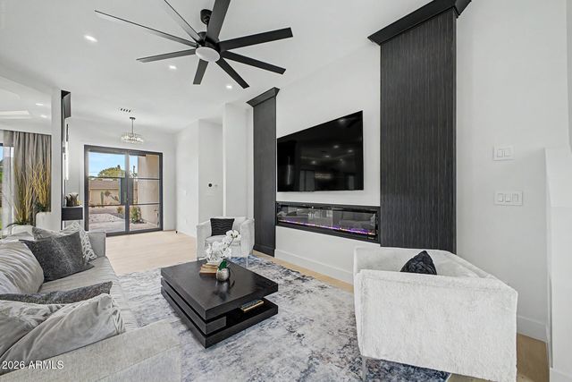 4630 E GLENROSA Avenue, Phoenix, AZ 85018