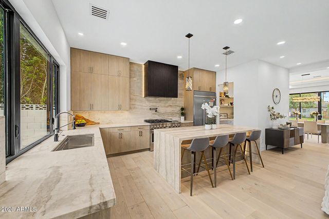 4630 E GLENROSA Avenue, Phoenix, AZ 85018