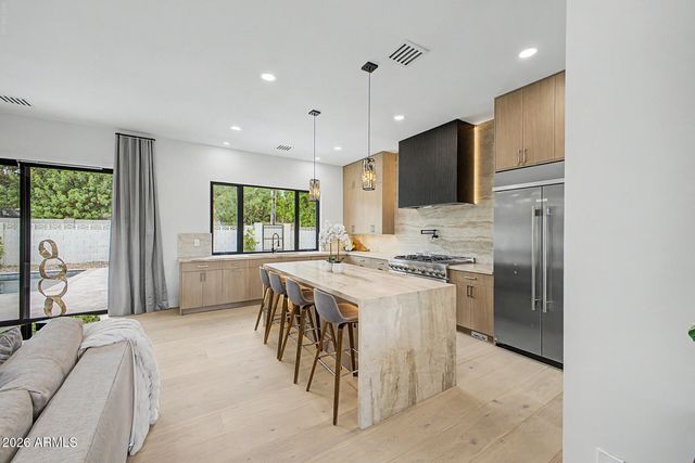 4630 E GLENROSA Avenue, Phoenix, AZ 85018