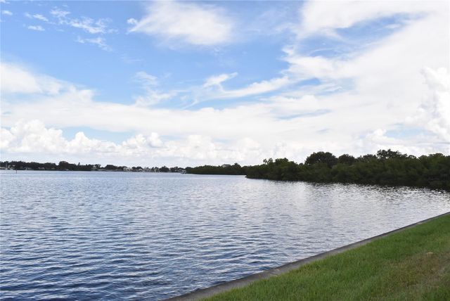 220 POMPANO DRIVE SE H, St Petersburg, FL 33705