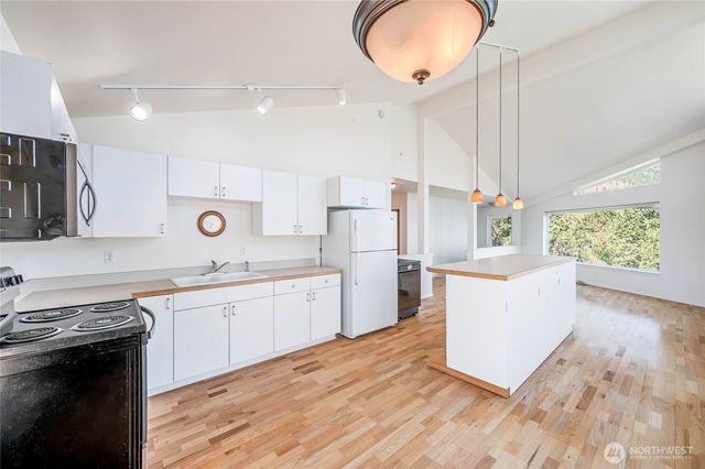 20000 S Lakeshore Road, Chelan, WA 98816