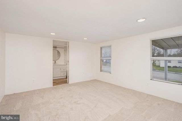 264 WESTWOOD DR, York, PA 17404