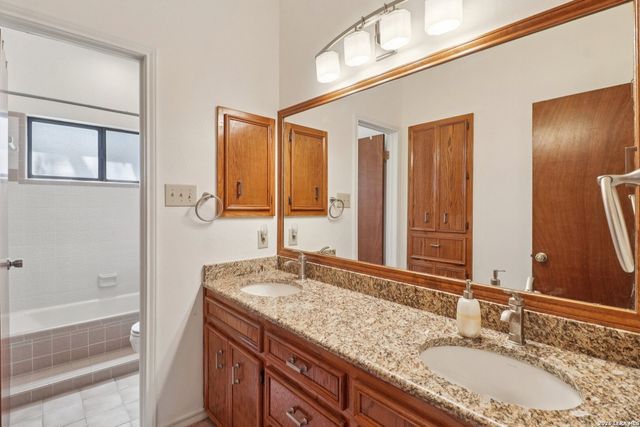 4251 Tall Elm Woods, San Antonio, TX 78249