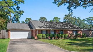 10166 Brinwood Drive, Houston, TX 77043