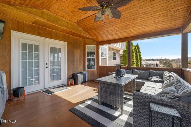 506 Crystal Springs Circle, Gray, TN 37615