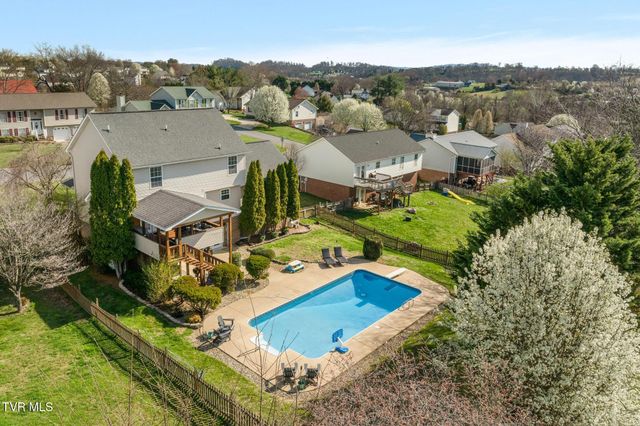 506 Crystal Springs Circle, Gray, TN 37615