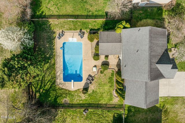 506 Crystal Springs Circle, Gray, TN 37615