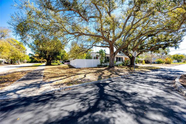 731 72ND STREET N, St Petersburg, FL 33710