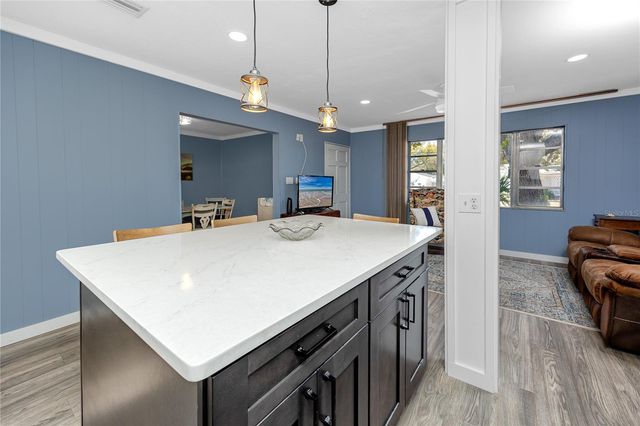 731 72ND STREET N, St Petersburg, FL 33710