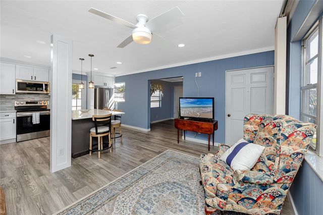 731 72ND STREET N, St Petersburg, FL 33710