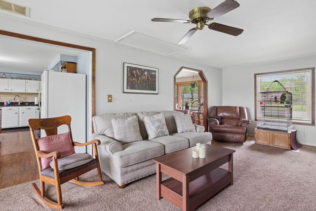 932 W Weathersfield Way, Schaumburg, IL 60193