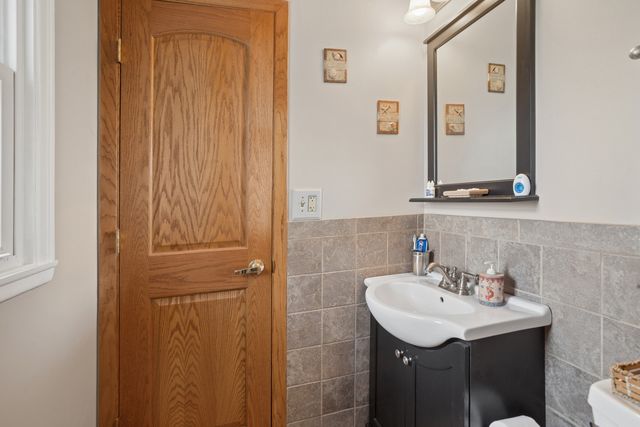 932 W Weathersfield Way, Schaumburg, IL 60193