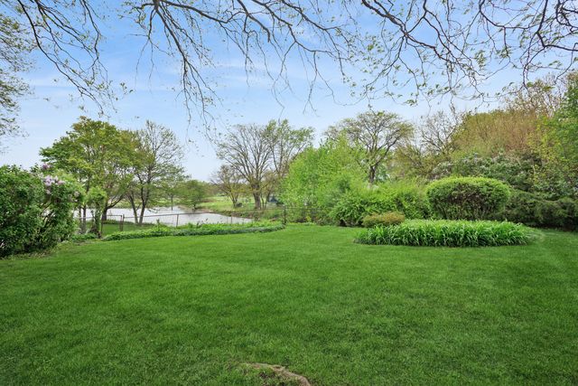 932 W Weathersfield Way, Schaumburg, IL 60193