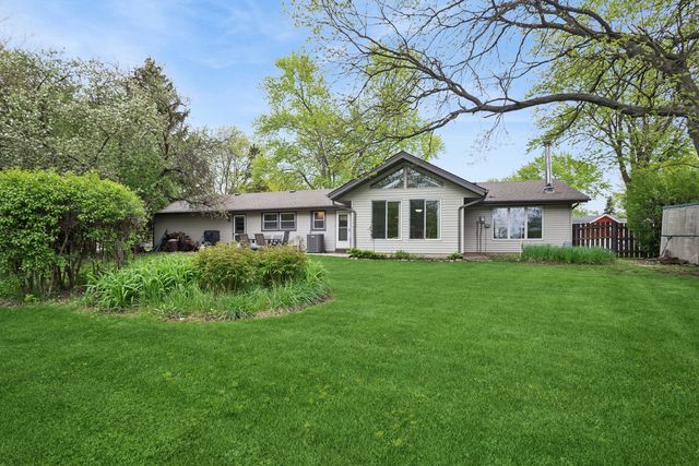 932 W Weathersfield Way, Schaumburg, IL 60193