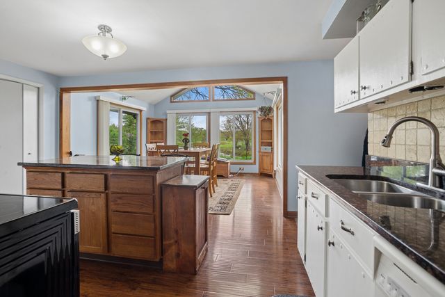 932 W Weathersfield Way, Schaumburg, IL 60193