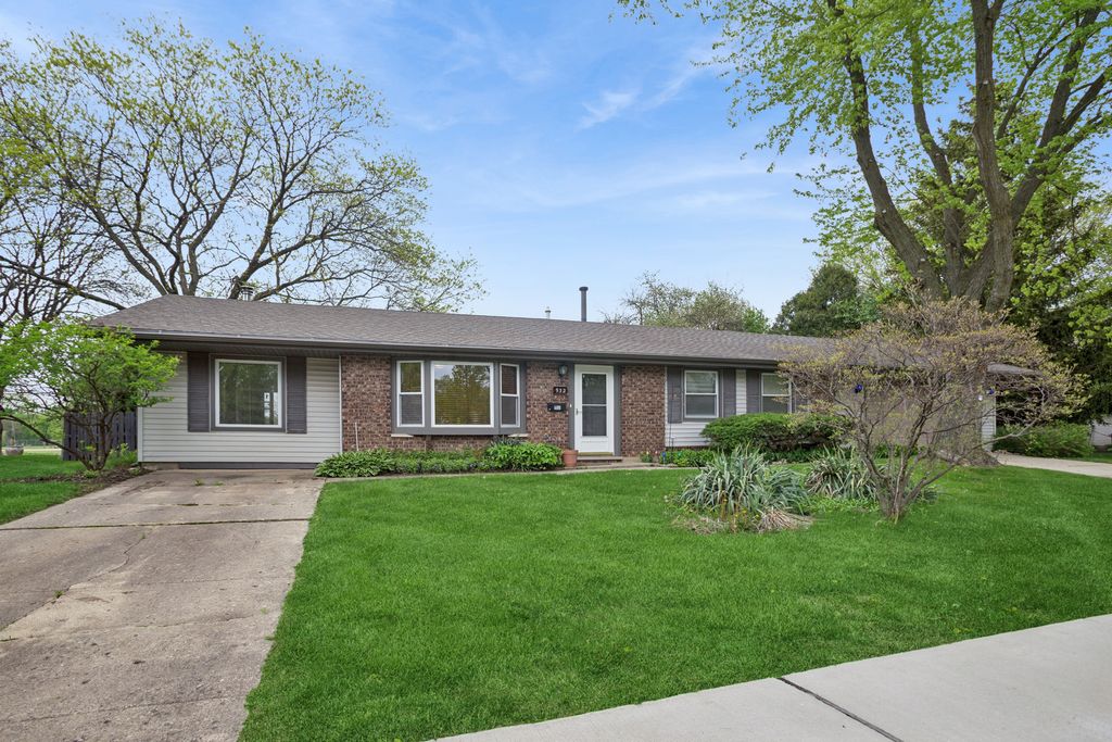932 W Weathersfield Way, Schaumburg, IL 60193